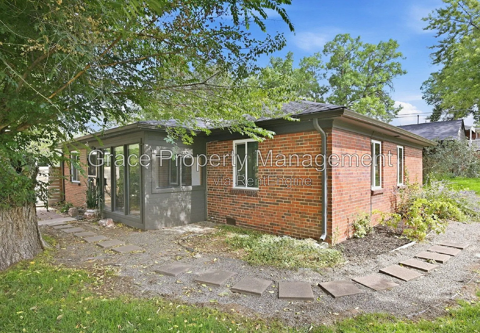 3 bed, 1.0 bath, 1051 sqft, $2,650 — Photo 2