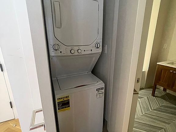 3rd image of 182 Concord St APT 2A