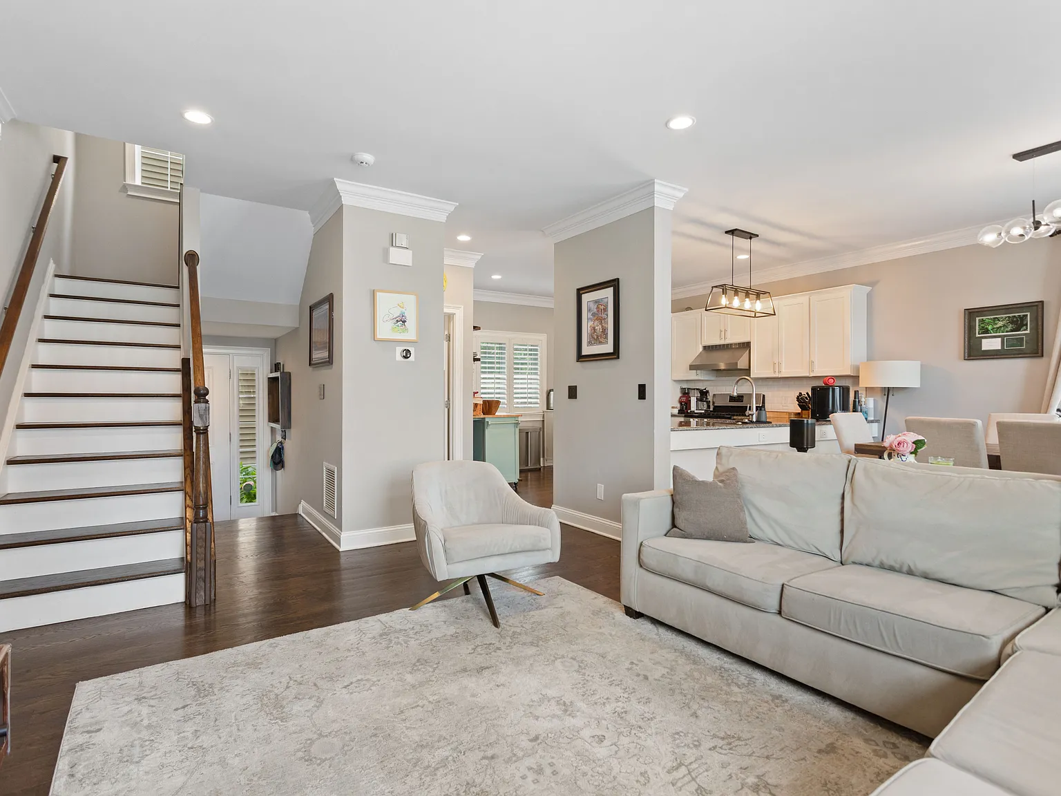 3 bed, 3.5 bath, 2086 sqft, $4,500 — Photo 4