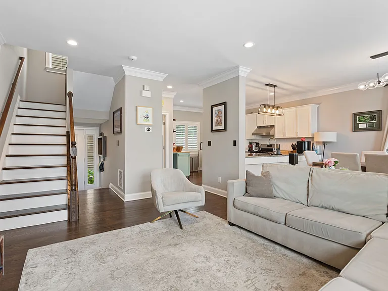 91 W Broad St #13 — Photo 4