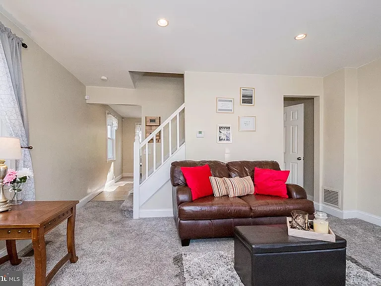 230 Filbert Ave — Photo 3