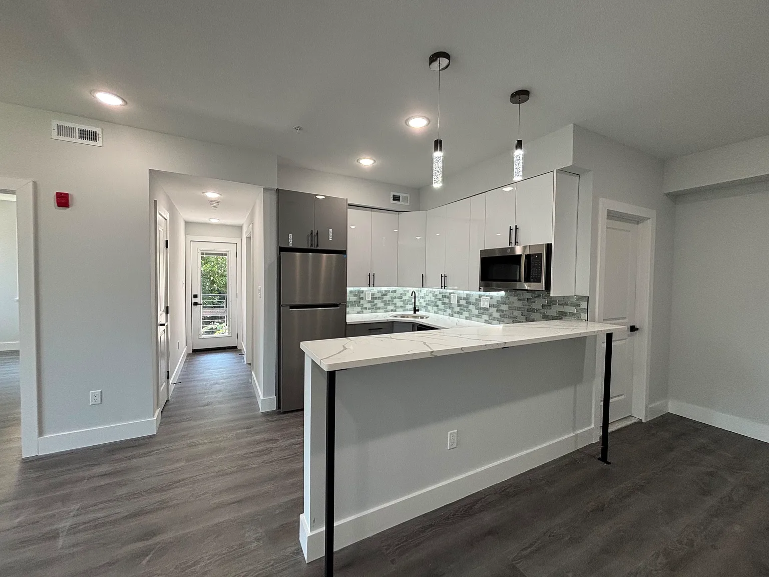 2 bed, 750 sqft, $1,800 — Photo 1