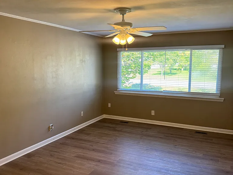 4705 Clover Ln — Photo 16