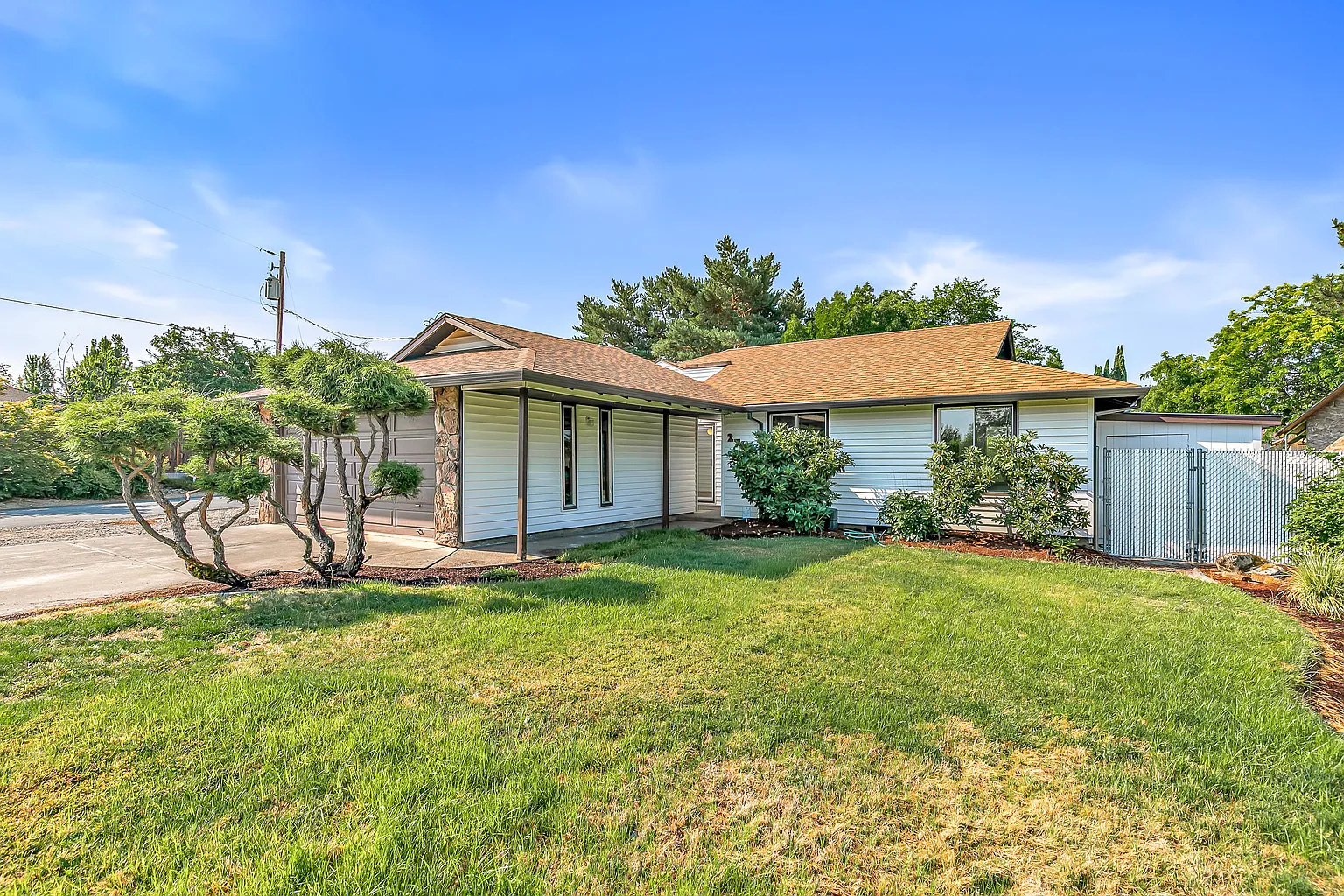2762 E McAndrews Rd photo 1