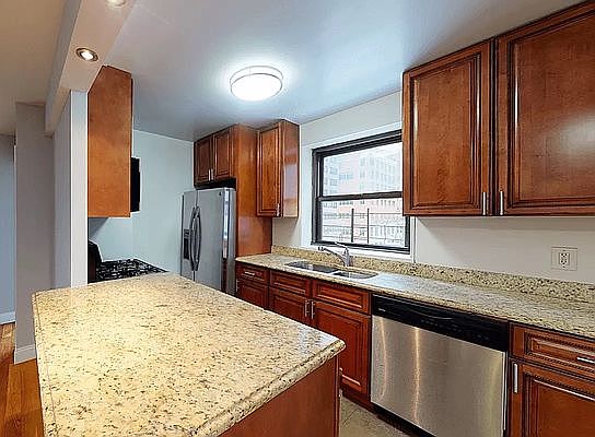 1st image of 305 E 47th St #10G