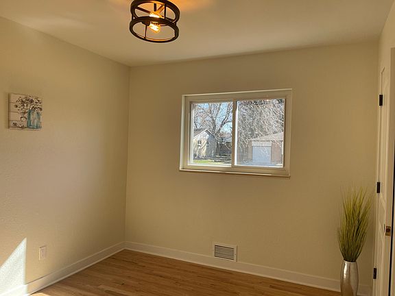 5th image of 302 Andrews St