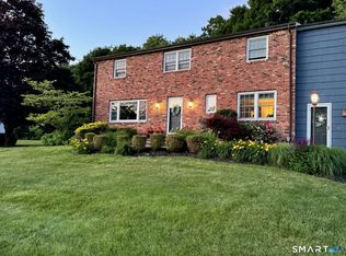 100 Rolling Ridge Rd, Hamden, CT 06518