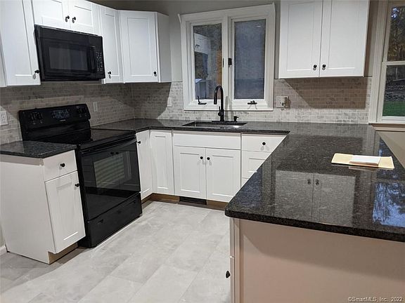 5th image of 37 Senate Brook Dr