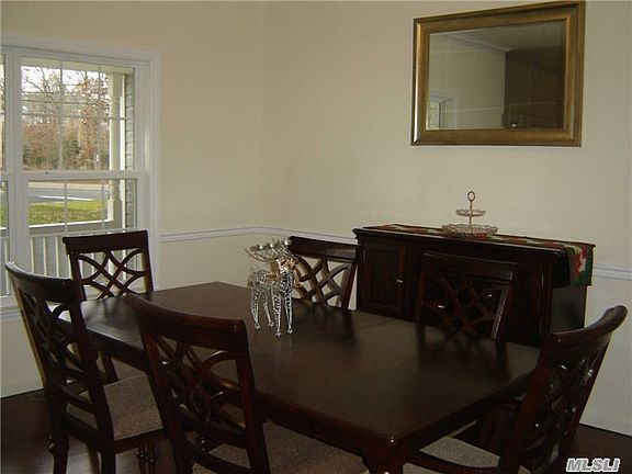 5th image of 12 Old Orchard Ct