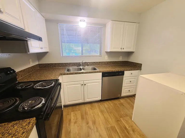 1201-1211 S Vermont Ave — Photo 5
