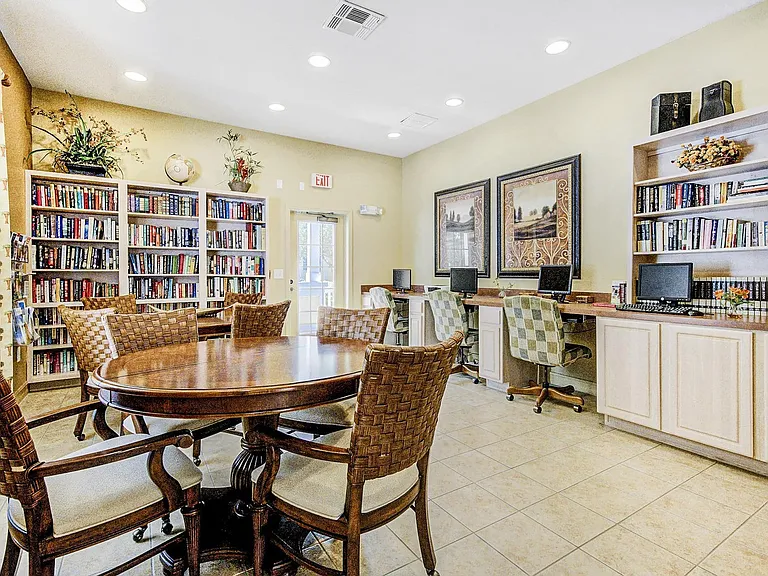 Savannah Cove Apartments — Photo 15
