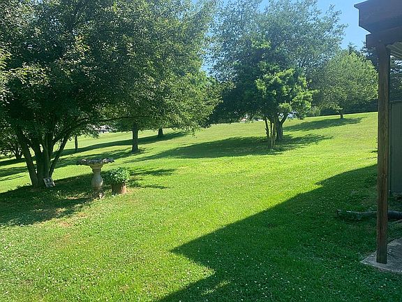 Spacious Quiet Neighborhood