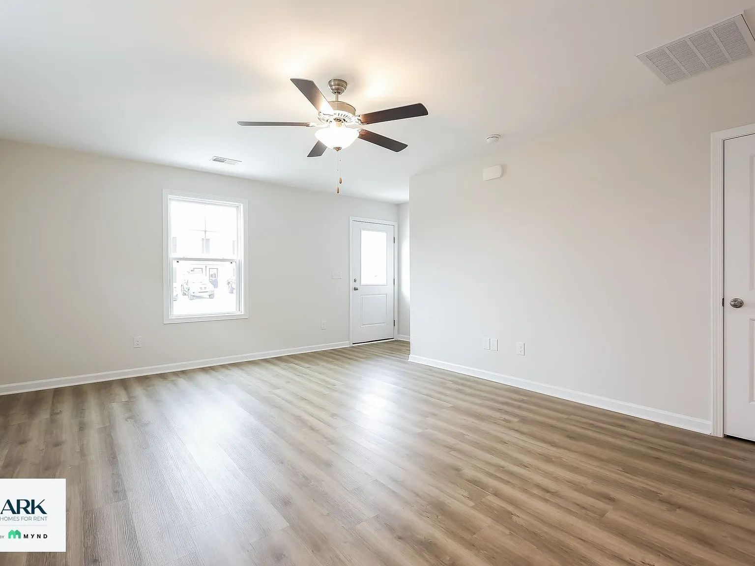 2 bed, 2.5 bath, 1428 sqft, $1,649 — Photo 3