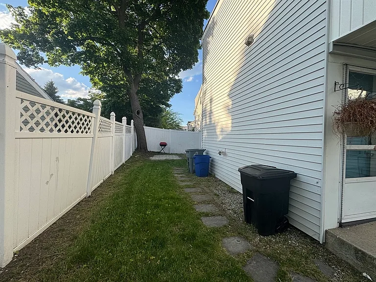 13 Quincy St #B — Photo 4