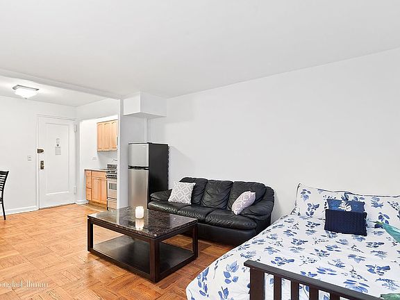 4th image of 54 E 8th St Unit 1R