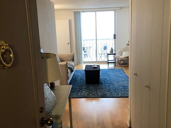 3rd image of 1212 Lasalle St #1504