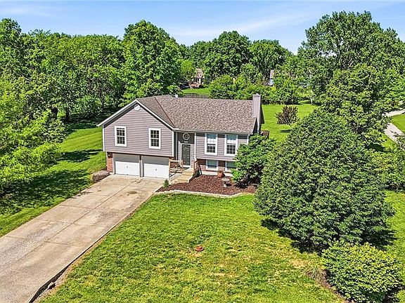 3rd image of 19610 Rosewood Dr