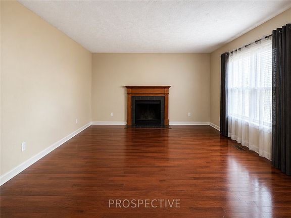 3rd image of 2179 Evans City Rd
