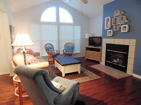 3rd image of 892 Baybreeze Way #830