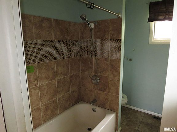 4th image of 211 S Douglas St