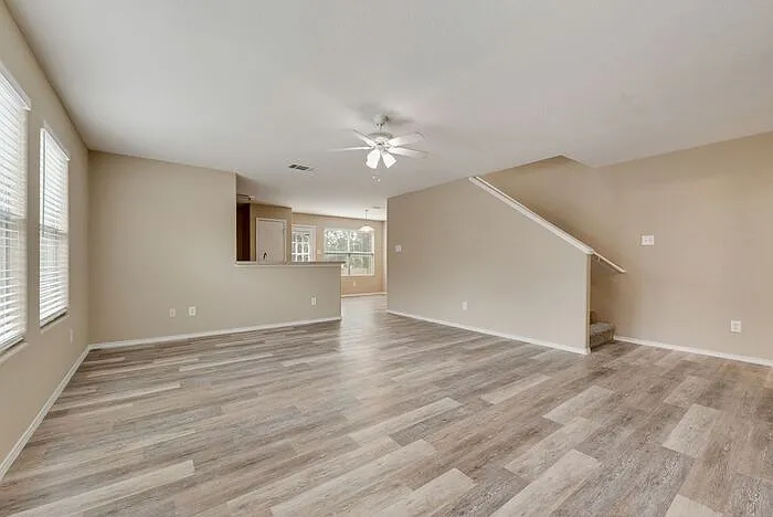 5 bed, 3.5 bath, 2376 sqft, $2,750 — Photo 4