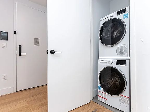 5th image of 224 W 124th St APT 1506