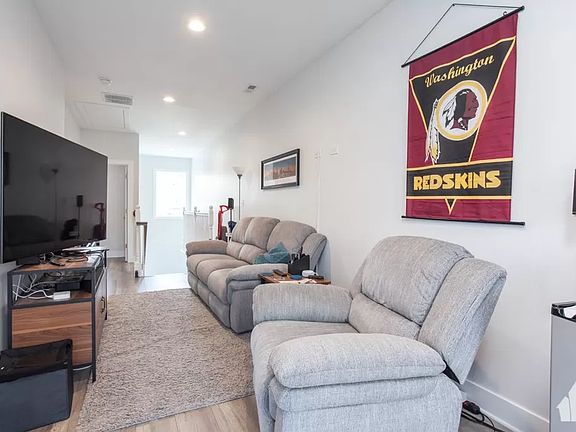 4th image of 3143 N Monticello Ave #3