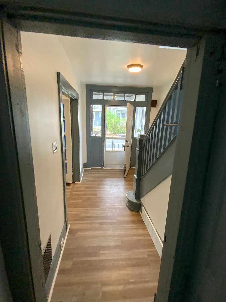 Building Photo - 155 Comrie Ave #1