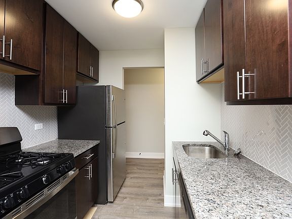 2nd image of 530 W Surf St #D104