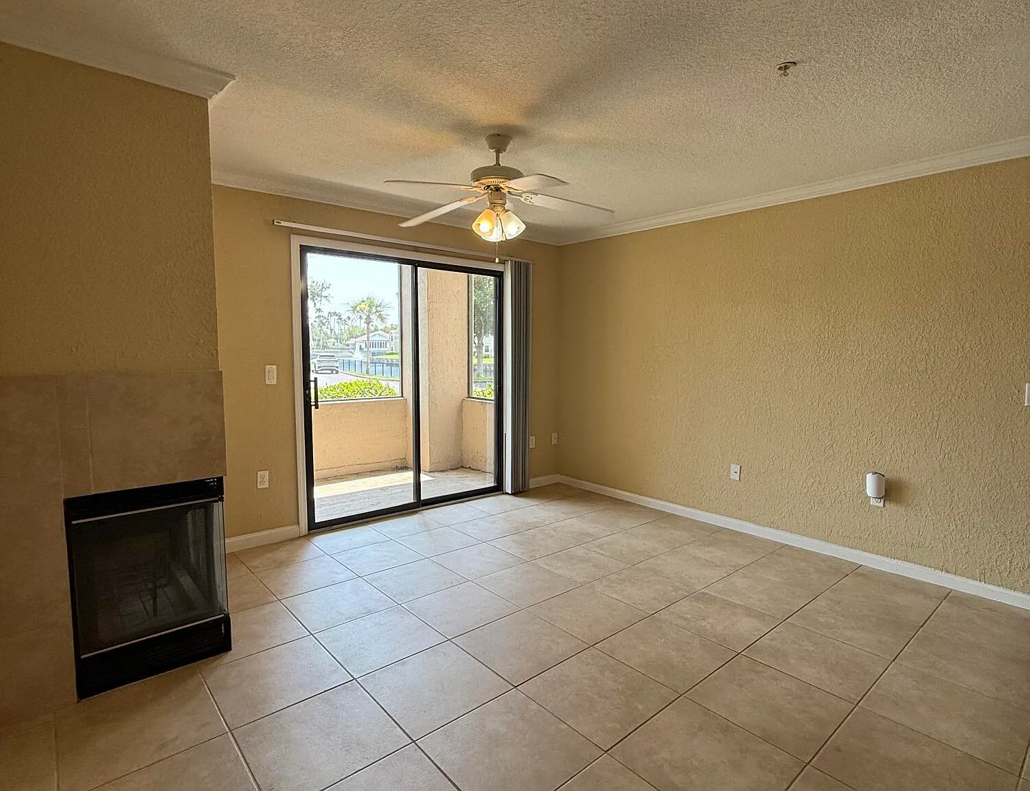 2 bed, 2.0 bath, 1012 sqft, $1,825 — Photo 2