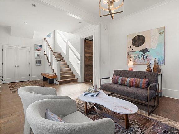 5th image of 109 Hood Cir