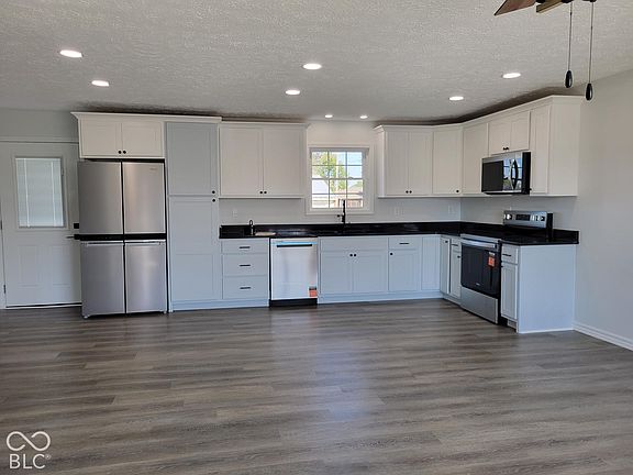 5th image of 805 Holiday Dr
