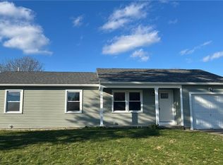 10 Wagon Wheel Ln, Woonsocket, RI 02895