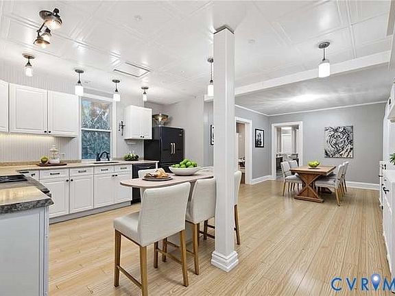 3rd image of 3021 Grayland Ave