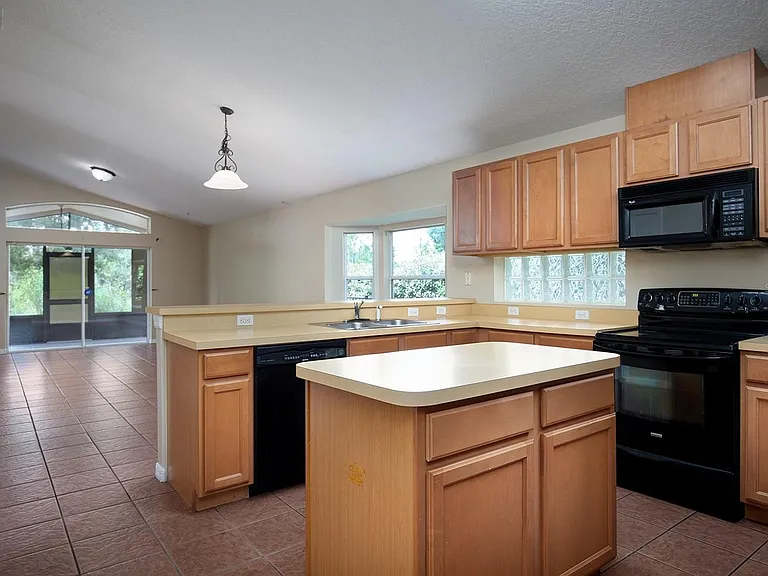 13814 Mirror Lake Dr — Photo 3