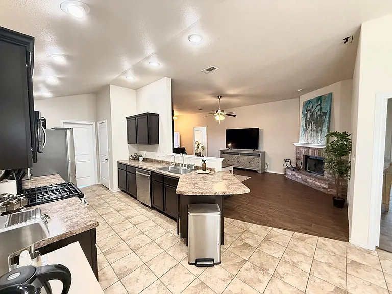 9915 Lamar Ave — Photo 15