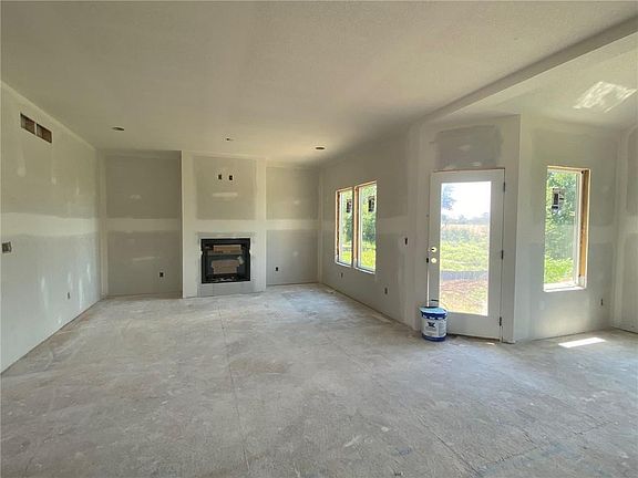 3rd image of 19338 Skyview Ln