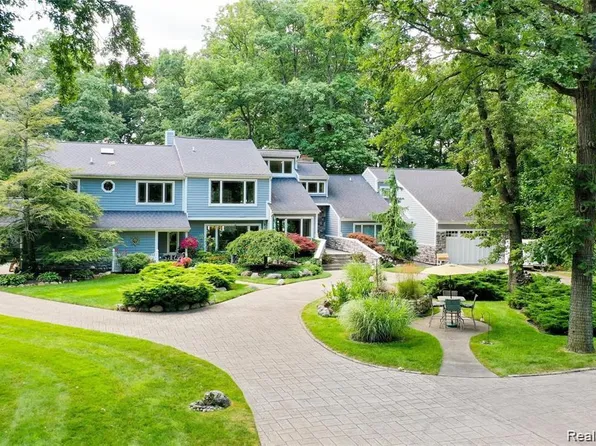 29474 E River Rd, Grosse Ile, MI 48138