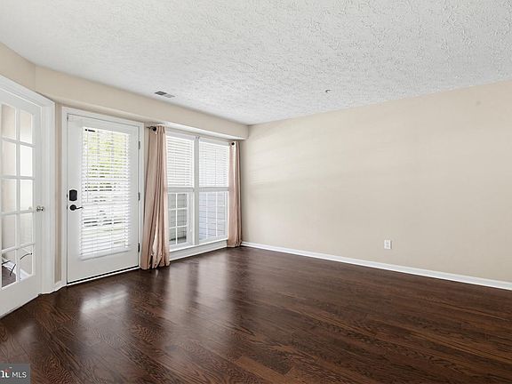 4th image of 703 Harvest Run Dr APT 104
