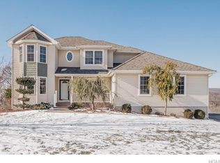 130 Roosevelt Dr, Poughquag, NY 12570