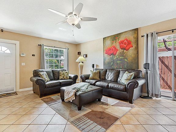 4th image of 949 Paseo Palmera