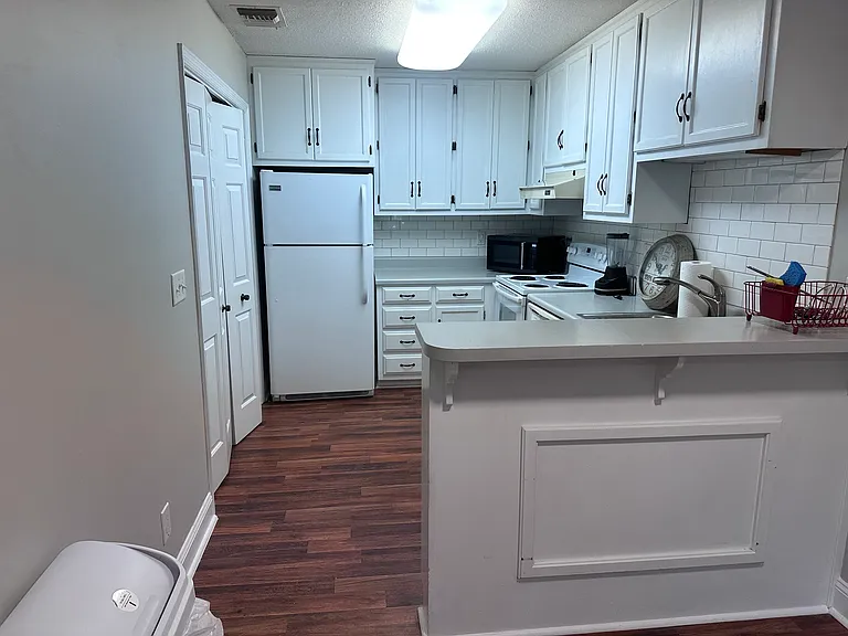 2041 Greenwood Pl SW — Photo 15