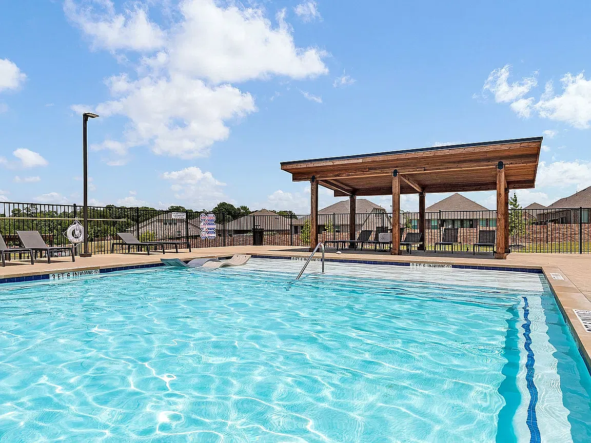 4 bed, 2100 sqft, $2,450 — Photo 4