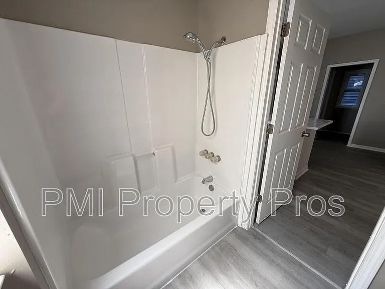 1943 N 38th St — Photo 20