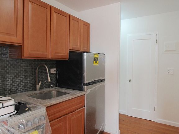 3rd image of 19 Hamilton Ter APT 3K