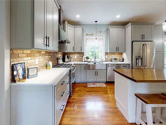 5th image of 24 Woodside Ct