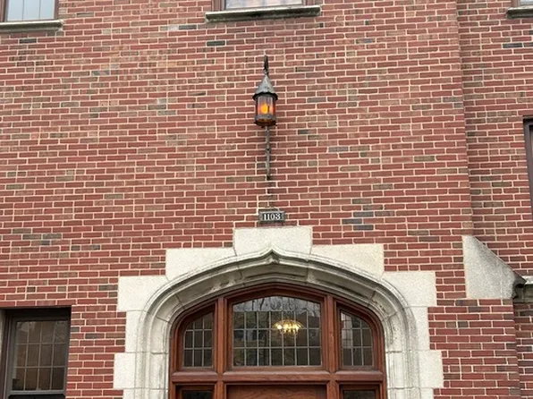 1103 Holly Ct APT 306, Oak Park, IL 60301