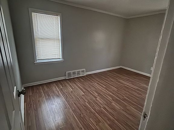 4th image of 8868 Vaughan St