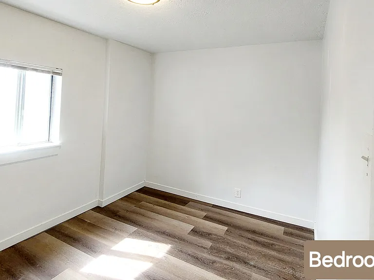 715 E Parker Ln #4 — Photo 10
