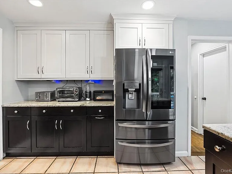 1127 Fordham Ln — Photo 22